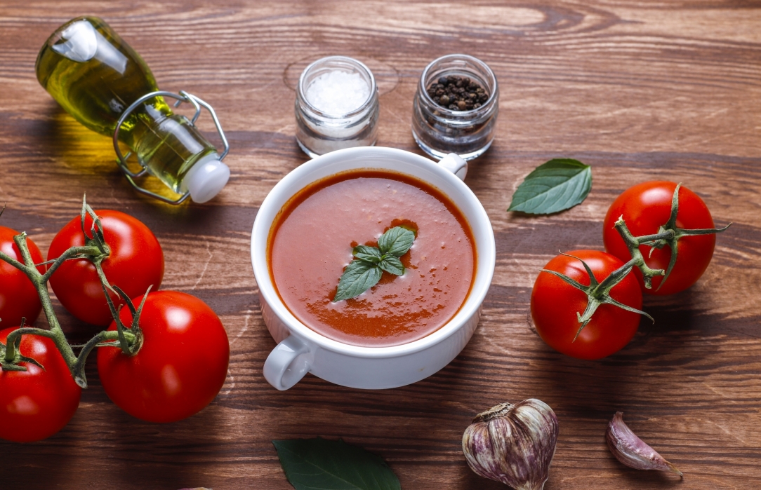 Pomidory w roli głównej - przepisy na zupy i sosy